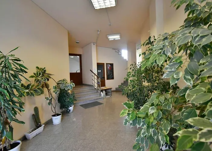35 Cozy Central 1 Bedroom Apartment With Balcony