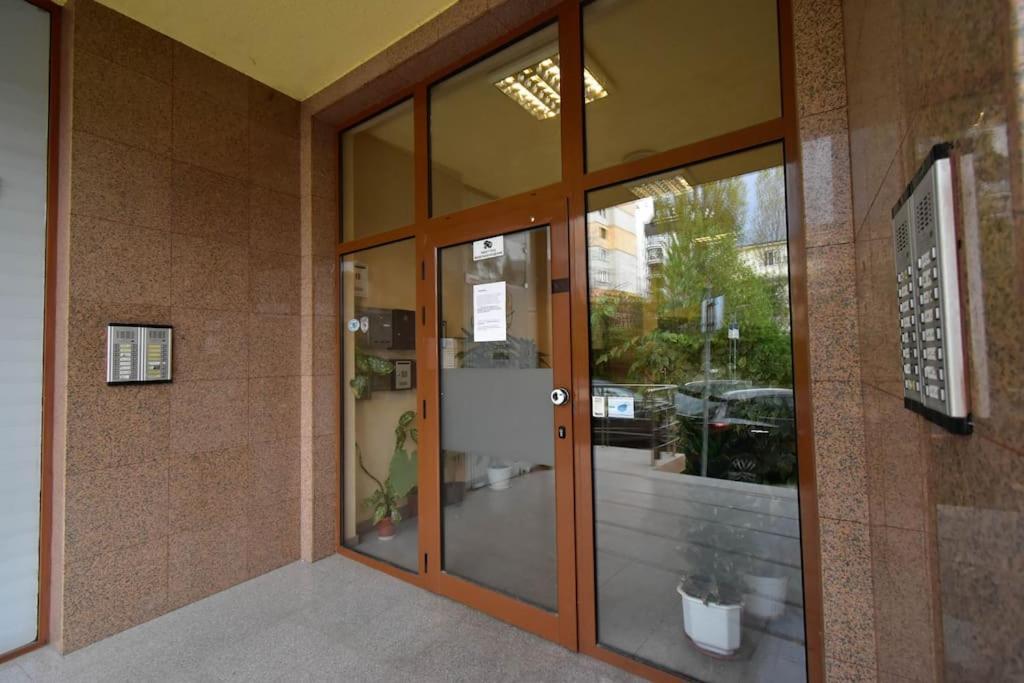 35 Cozy 1 Bedroom With Balcony *